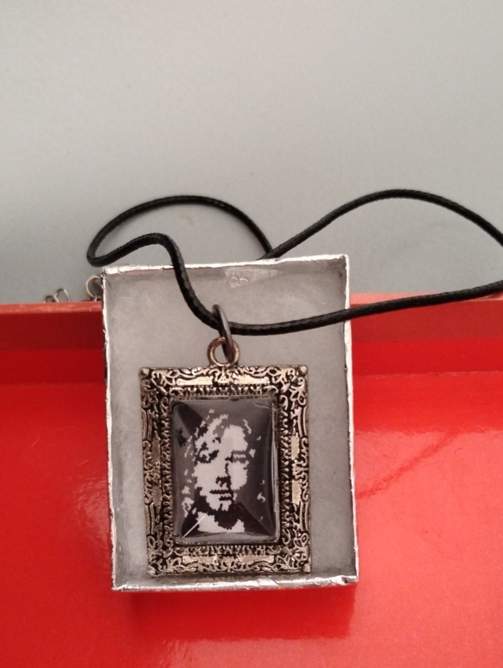 Kurt Cobain Vintage-Style Silhouette Black Portrait Pendant Necklace